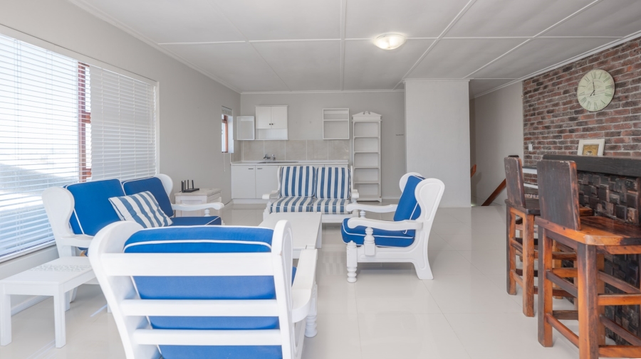 To Let 5 Bedroom Property for Rent in Struisbaai Western Cape